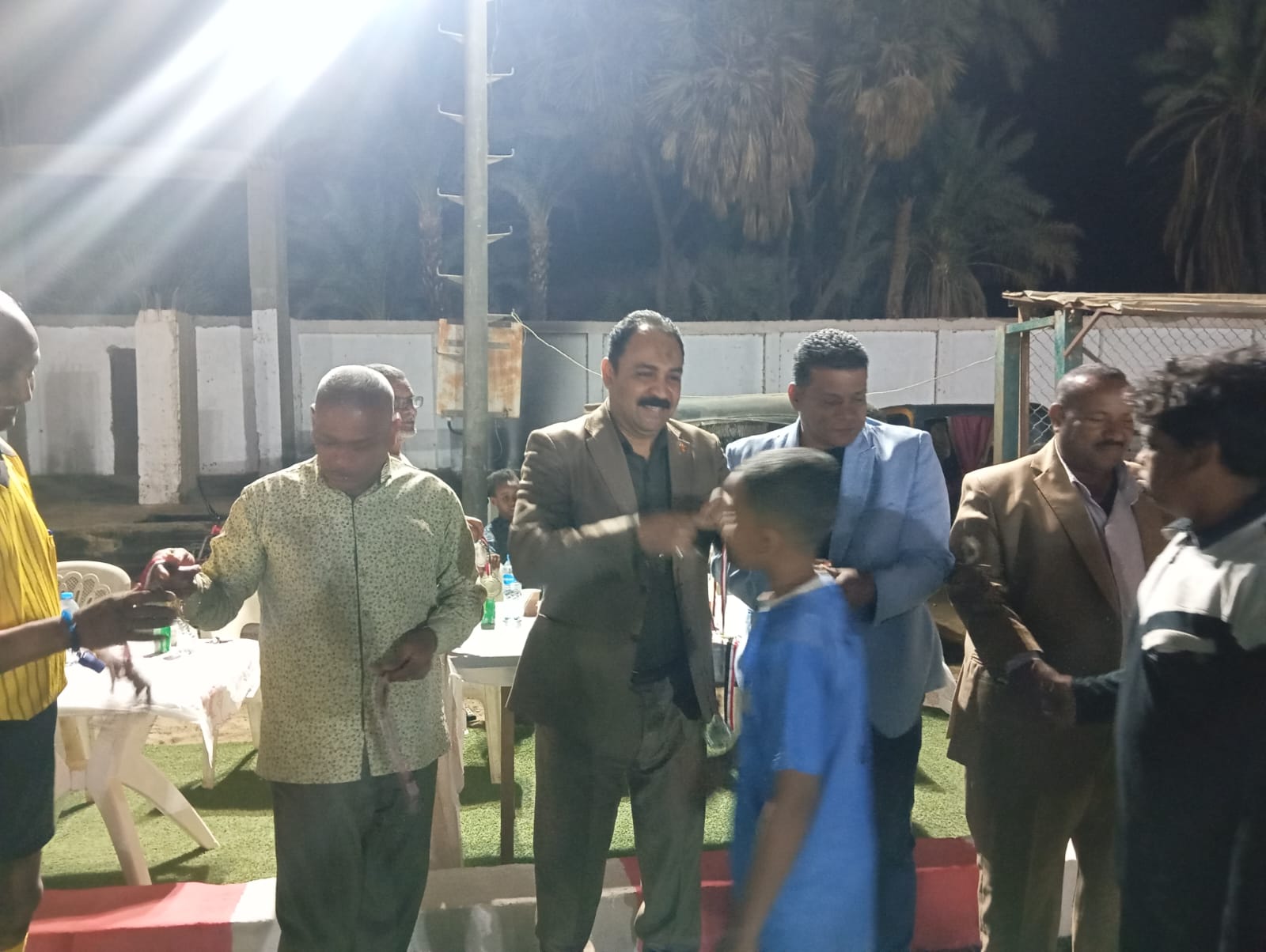 جانب من التكريم جانب من التكريم