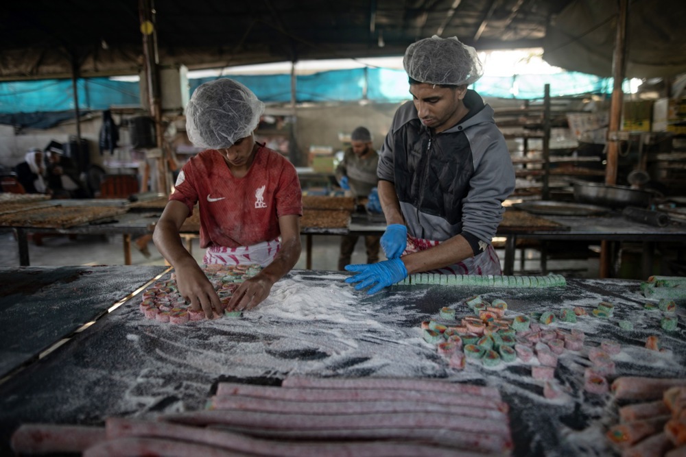 صناعة الحلويات فى غزة (2)