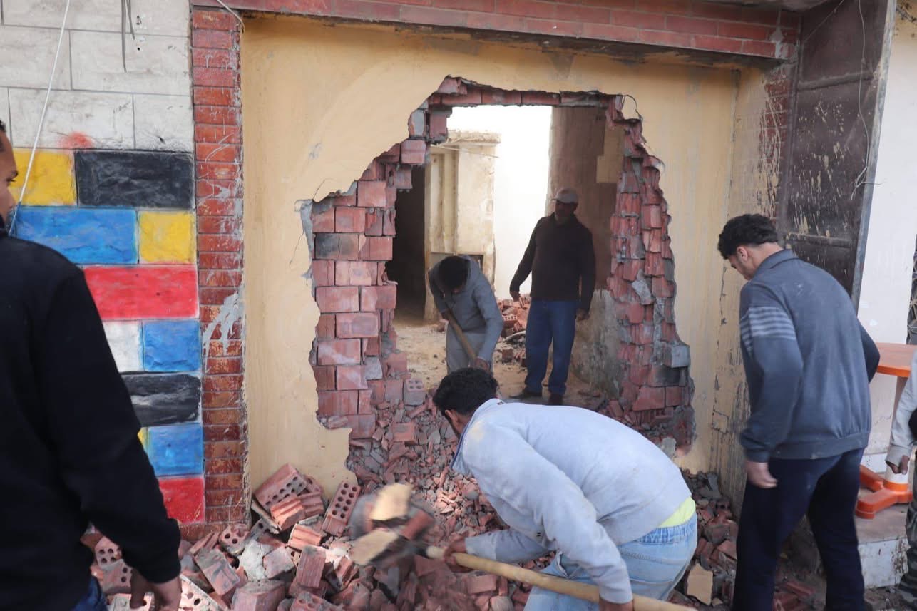 إزالة مخالفات بناء فى حى الهرم 