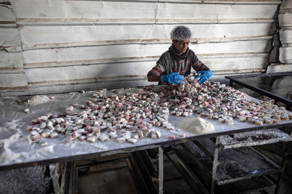 صناعة الحلويات فى غزة (4)