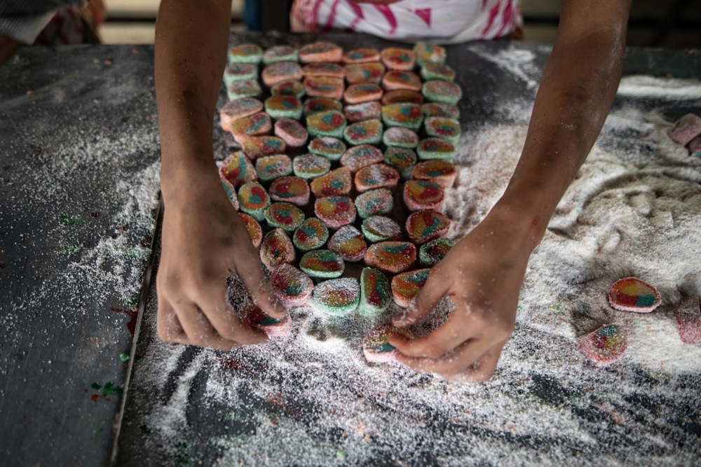 صناعة الحلويات فى غزة (1)