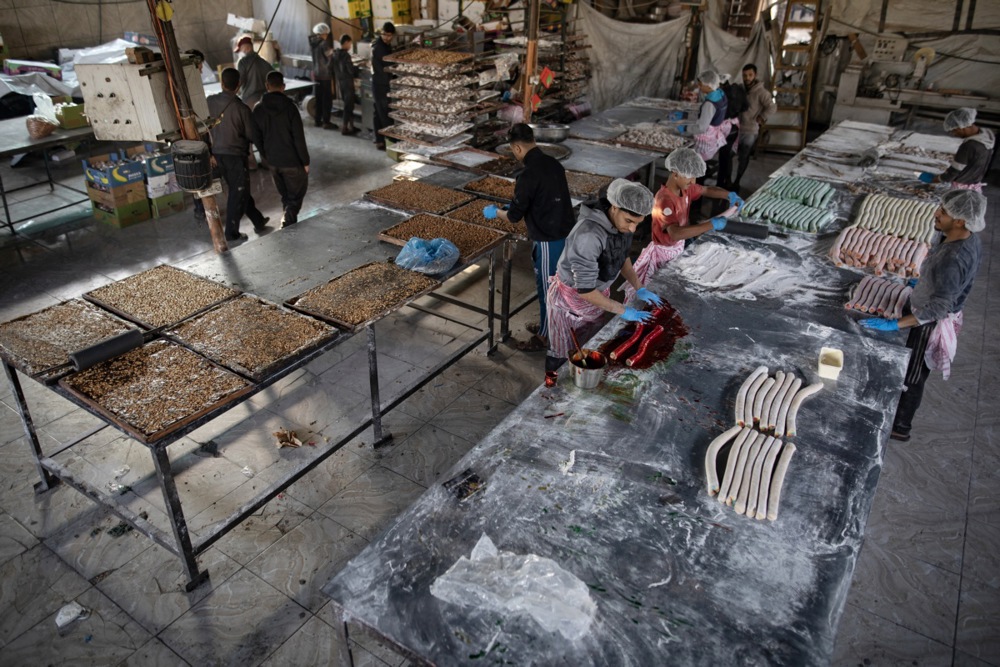 صناعة الحلويات فى غزة (11)