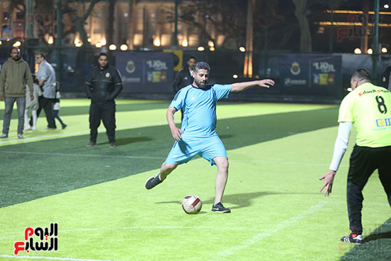 لاعب الشواكيش يسجل الهدف الاول