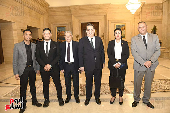 التقاط الصور التذكارية بالمؤتمر