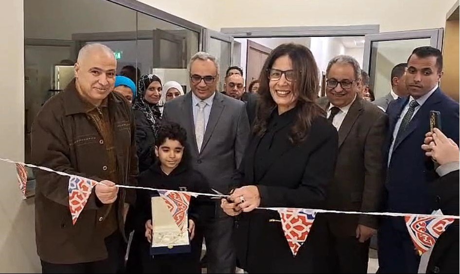 أثناء افتتاح المعرض