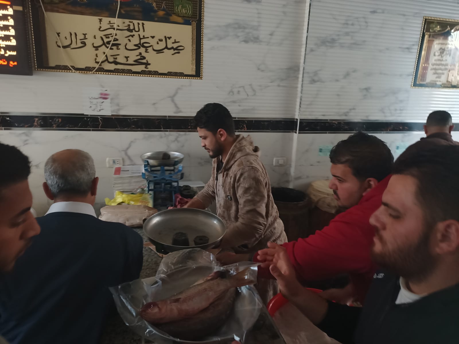 اقبال كبير على شراء الفسيخ