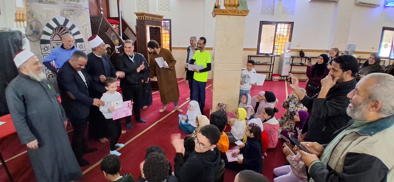 شباب مدينة العمال فى إمبابة يكرمون حفظة القرآن