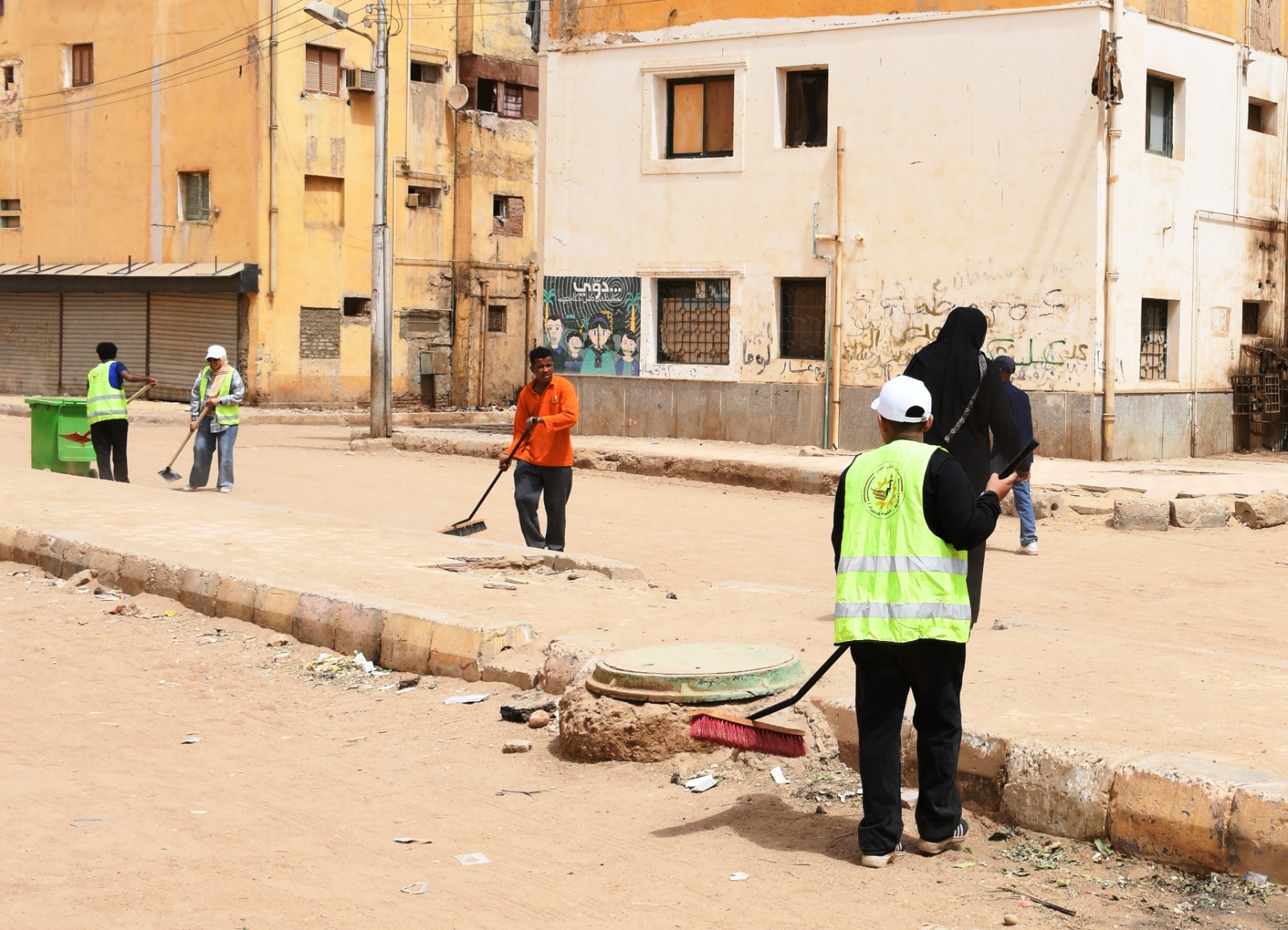 جانب من أعمال النظافة