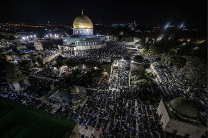 صلاة التراويح في عدة أحياء من مدينة القدس
