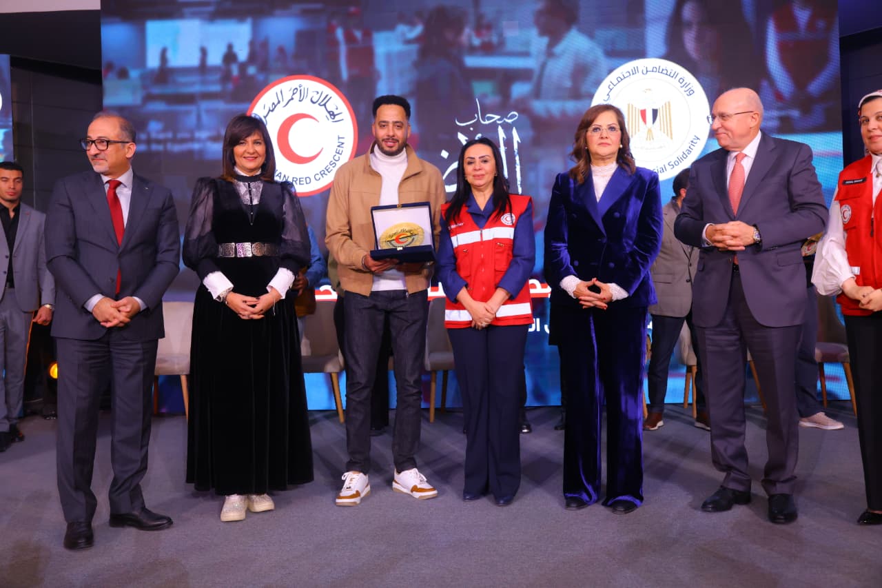 تكريم الفنانين المشاركين فى مسلسل صناع الأرض