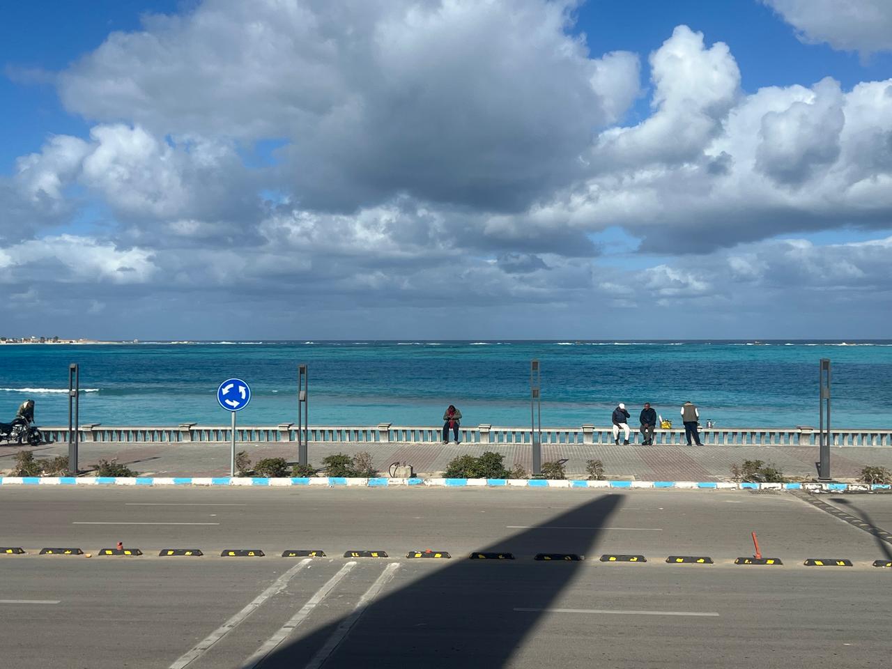 هدوء وطبيعة خلابة على شواطئ كورنيش مطروح