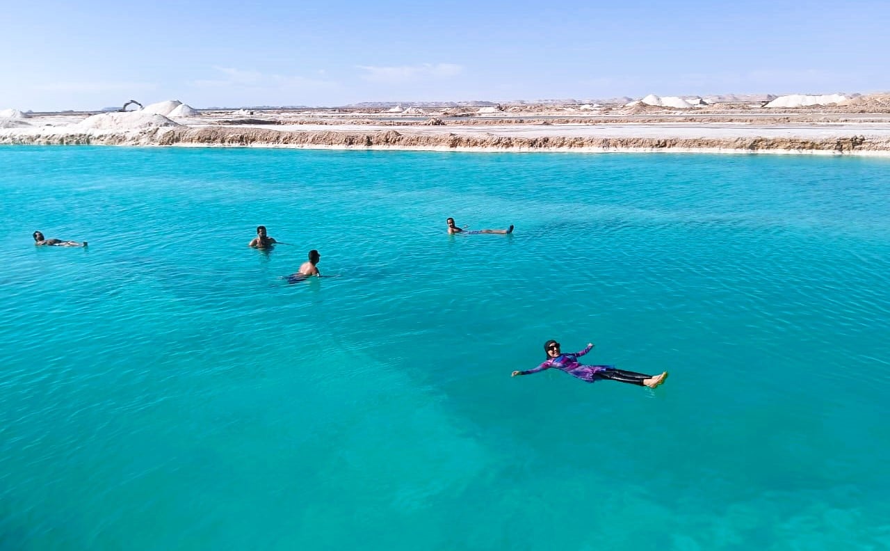 السباحة في بحيرات الملح - سيوة السباحة في بحيرات الملح - سيوة