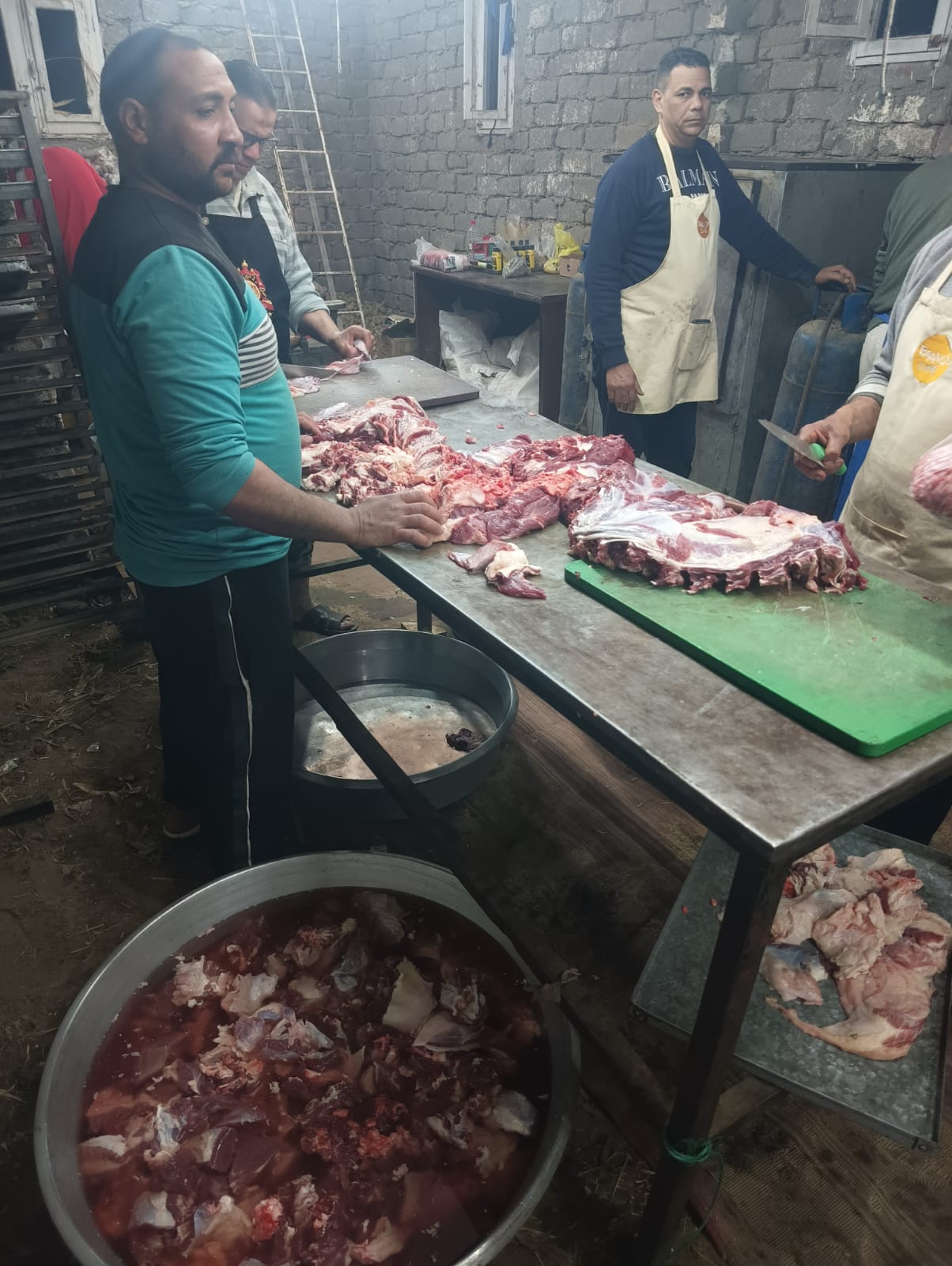 اثناء تقطيع اللحوم