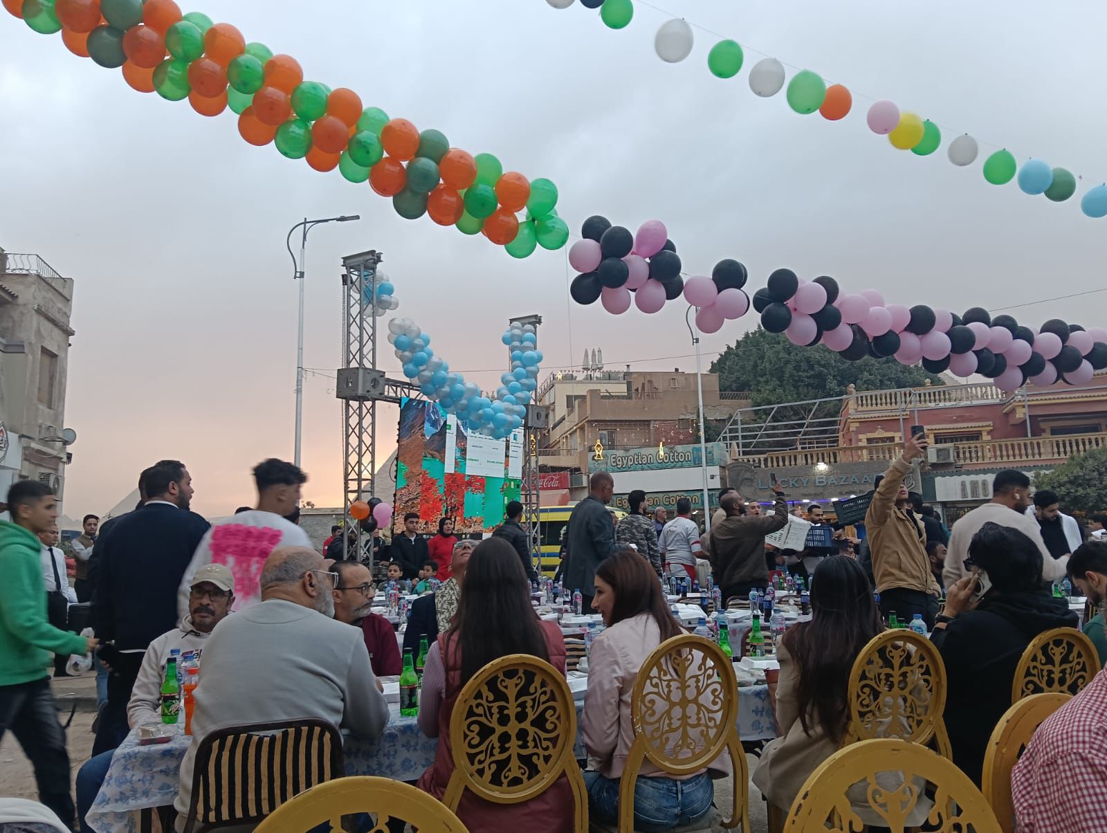 أهالى نزلة السمان ينظمون إفطارا جماعيا مبهرا (3)