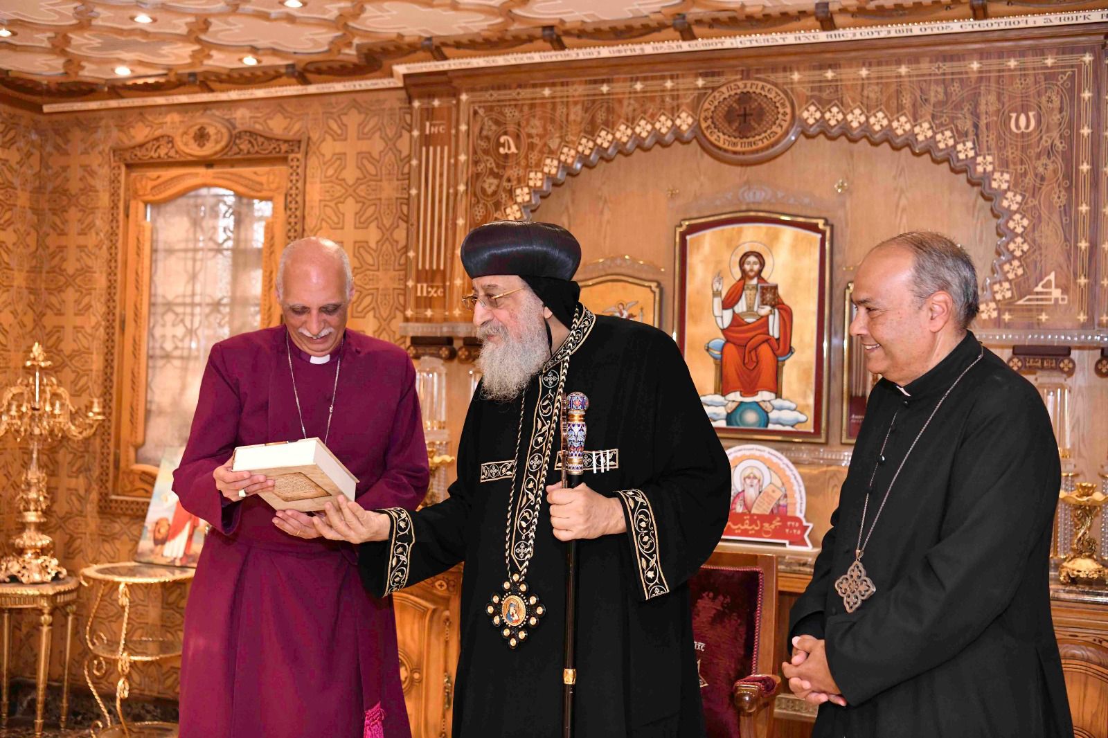 رئيس الكنيسة الأسقفية يطمئن على صحة البابا تواضروس