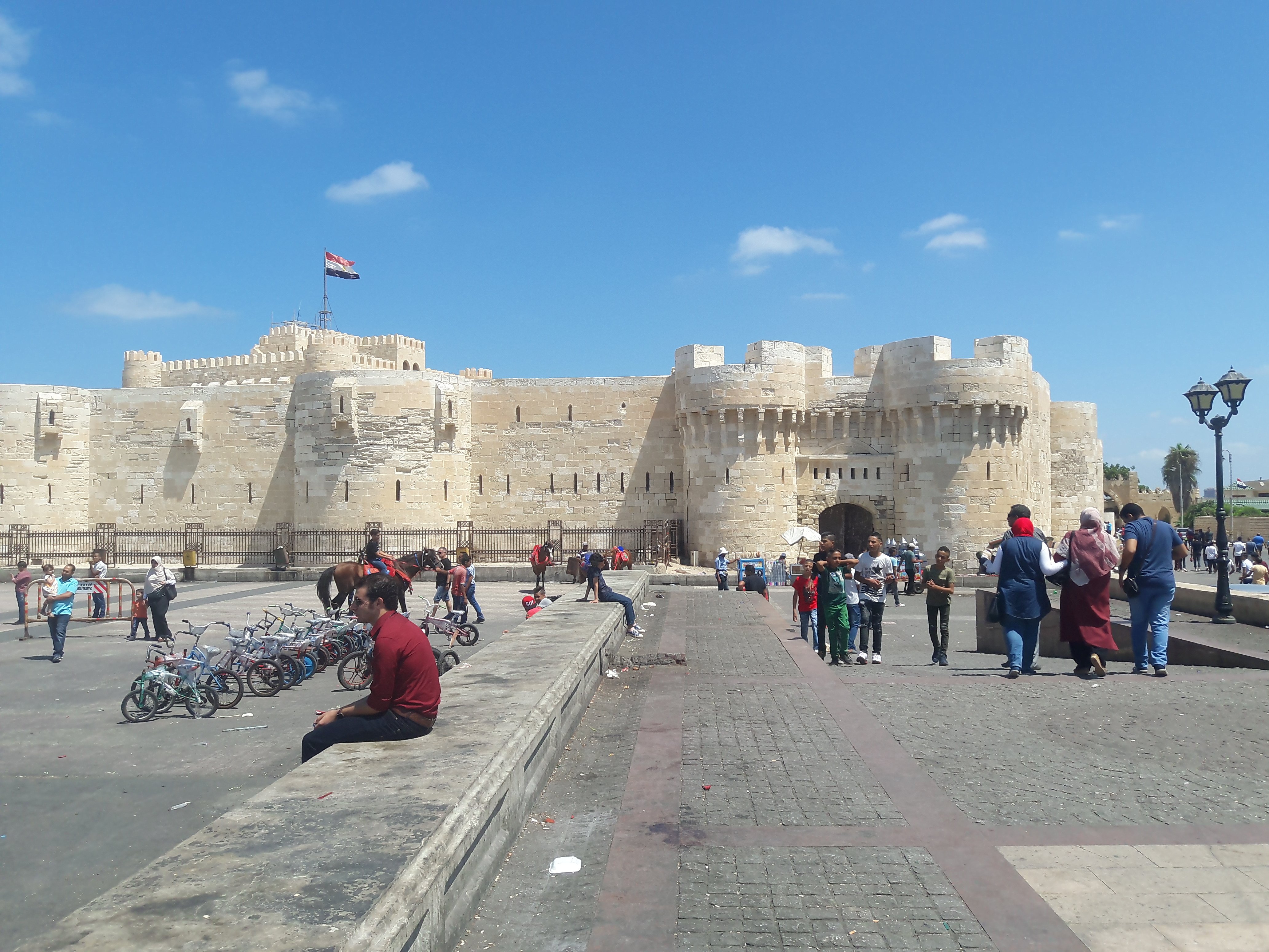 ساحة قلعة قايتباى للتنزه