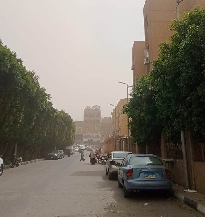 رياح محملة بالأتربية تضرب مدينة الأقصر