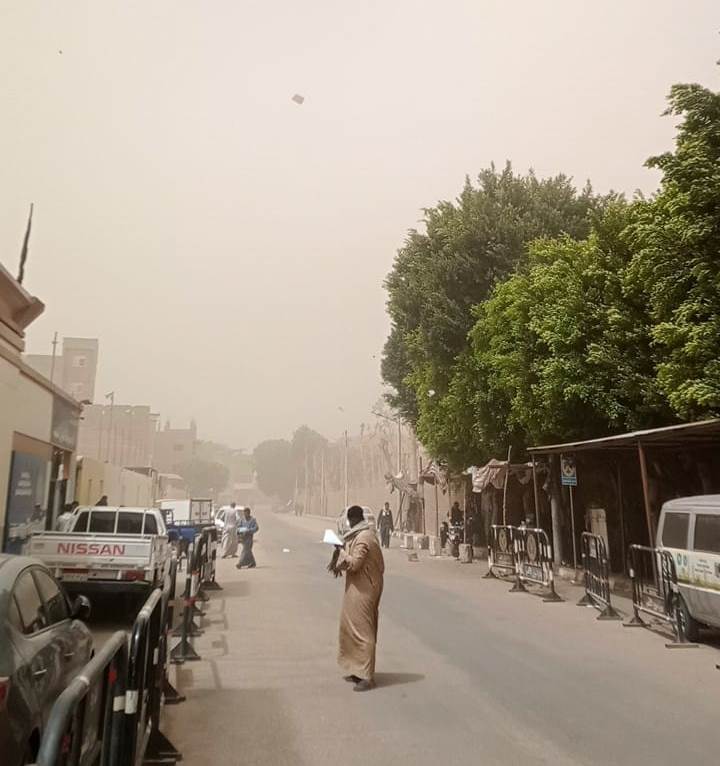 التقلبات الجوية والرياح فى شوارع مدينة الأقصر