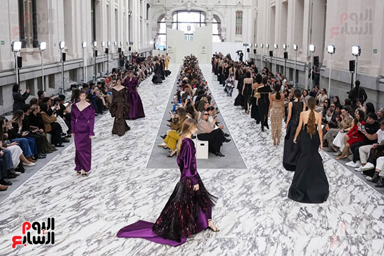 تصميمات أزياء بألون جذابة