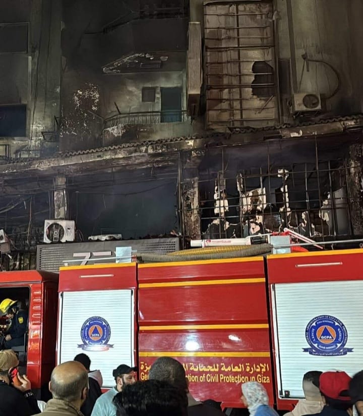 حريق مطعمين ومحل في عقار بكفر طهرمس (2)