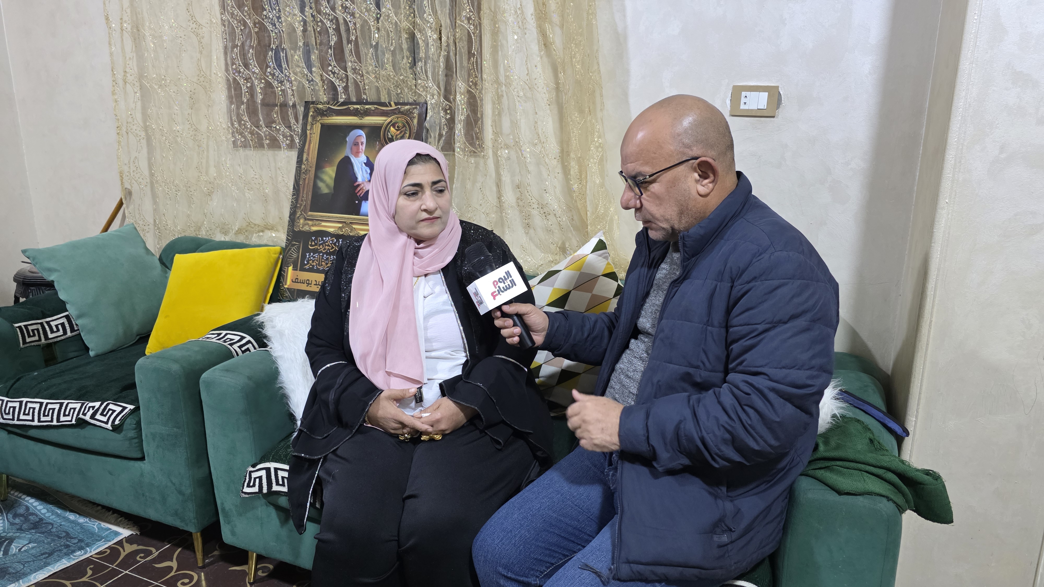 محرر اليوم السابع مع الام المثالية