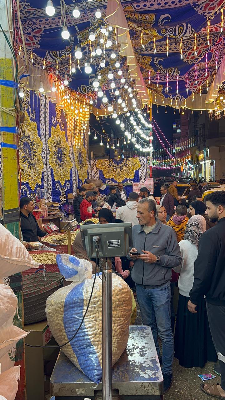 حركة الشراء في الشوارع حركة الشراء في الشوارع