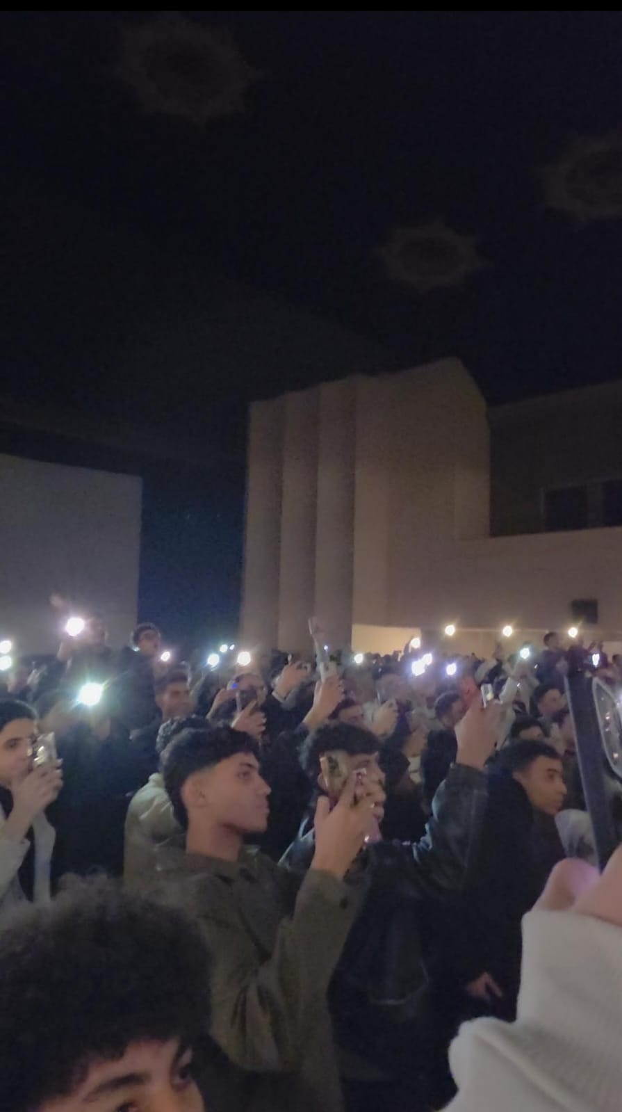 الجمهور يهتف بابطال ايجي بيست