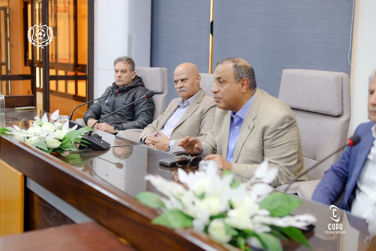 خالد جلال مع لاعبي الاسماعيلي