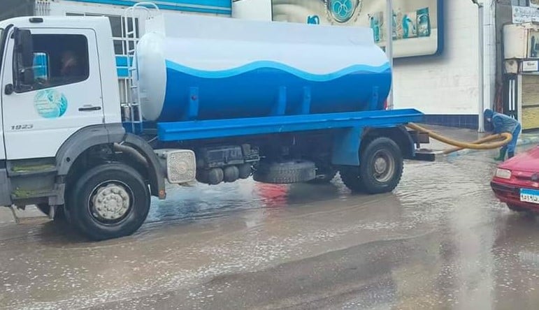 ازالة تجمعات مياه الامطار بمطروح