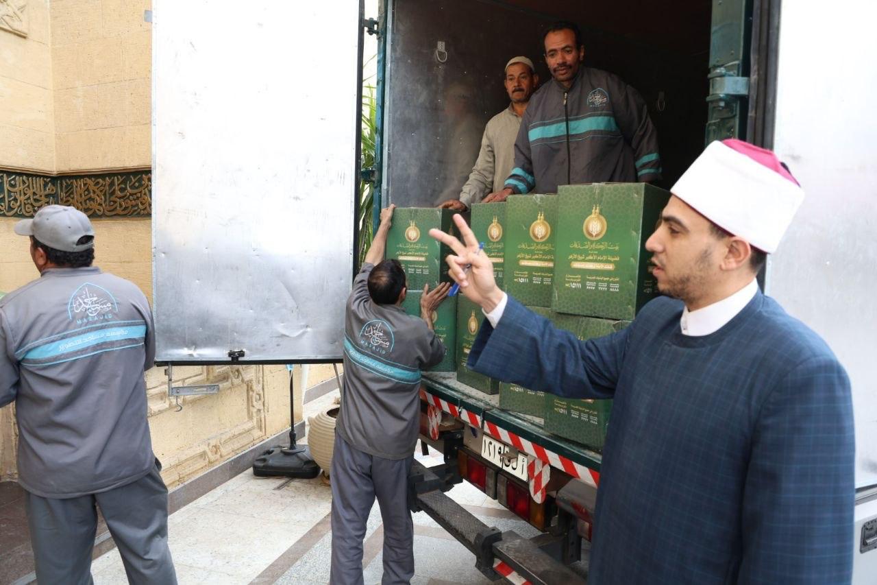 توزيع كراتين بيت الزكاة والصدقات توزيع كراتين بيت الزكاة والصدقات