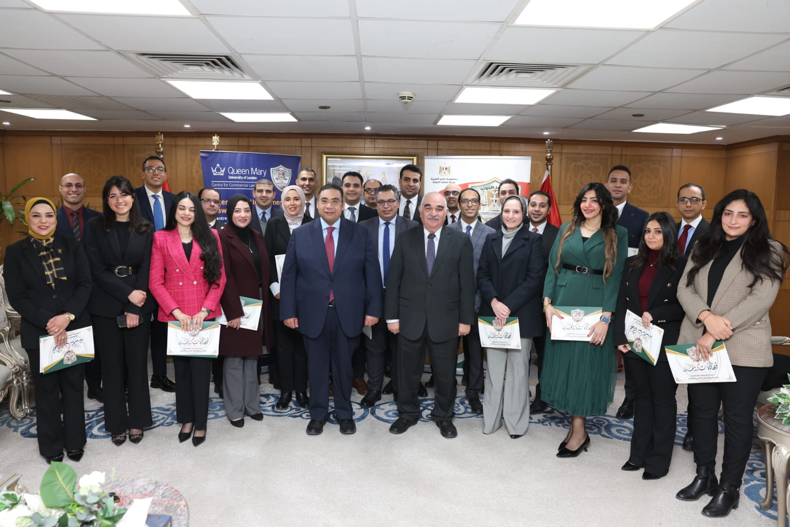 صورة تذكارية لاعضاء الهيئة