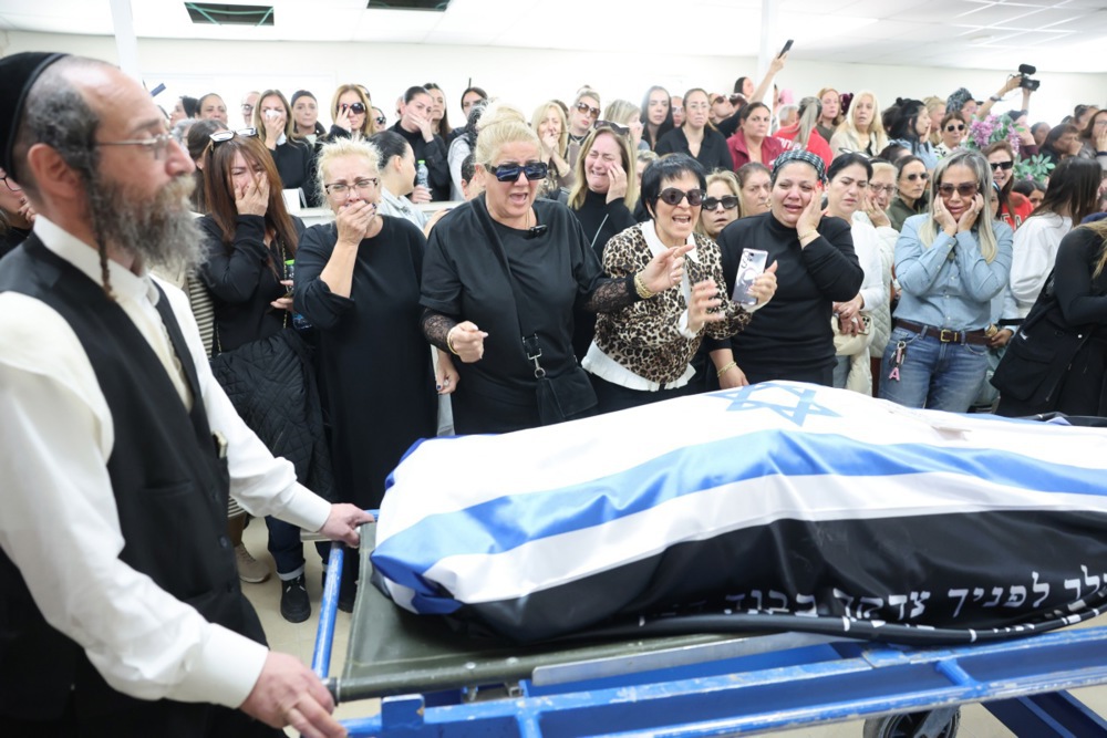 جنازة ضحايا الغارة الجوية على بيت شيمش (3)