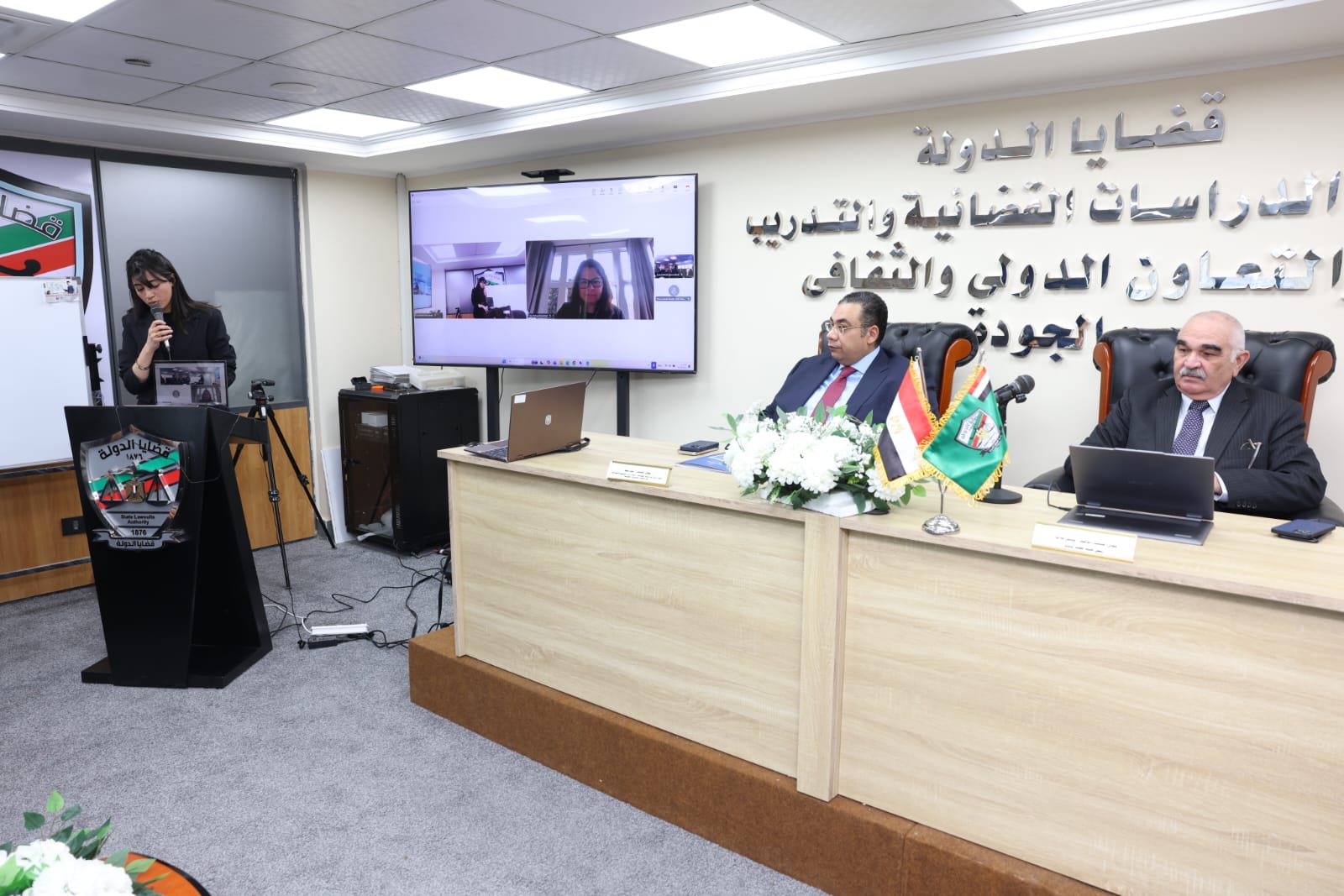 مناقشة احد اعضاء الهيئة