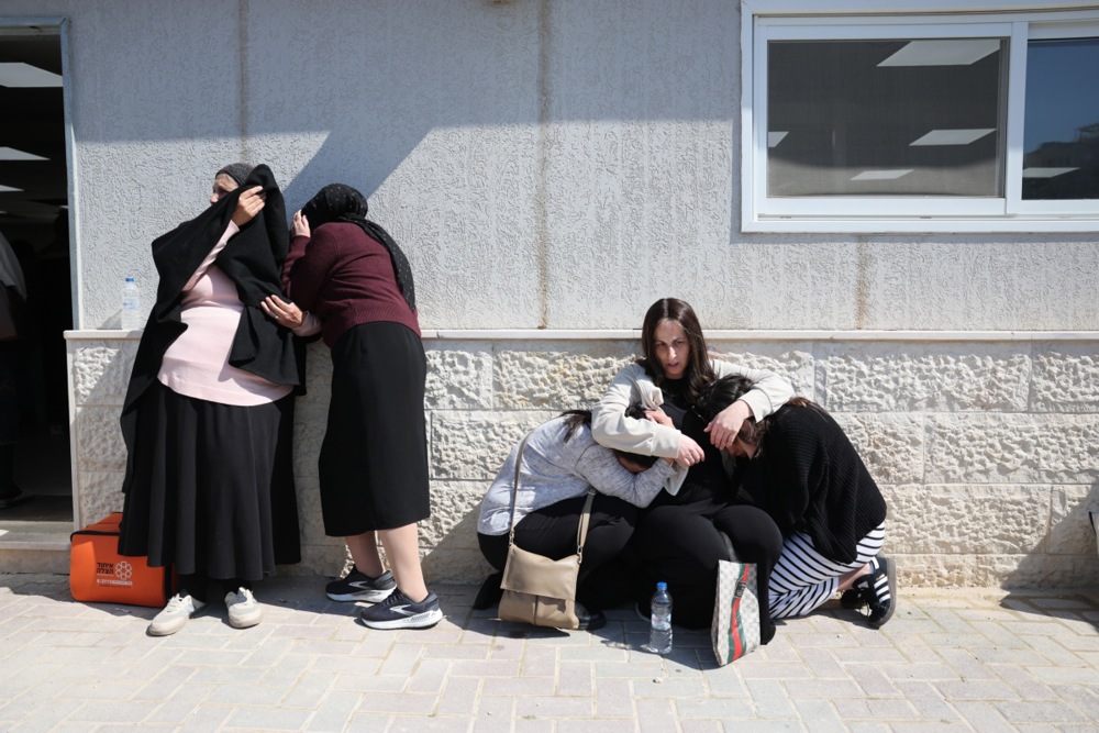 جنازة ضحايا الغارة الجوية على بيت شيمش (9)