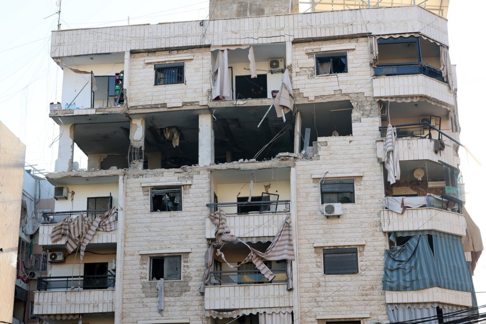 كر وفر ونزوح الأهالى.. 80 غارة إسرائيلية تضرب لبنان  (7)