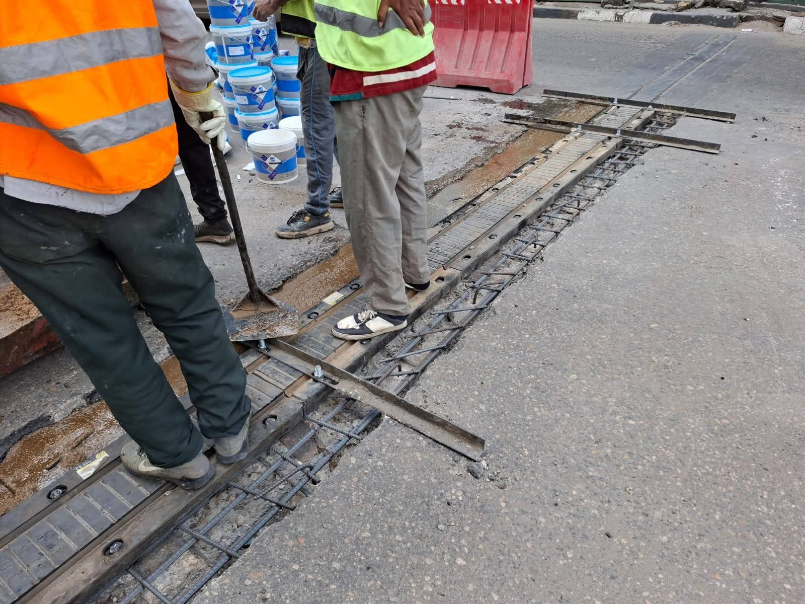 تغيير الفواصل المعدنية بمنطقة رمسيس تغيير الفواصل المعدنية بمنطقة رمسيس