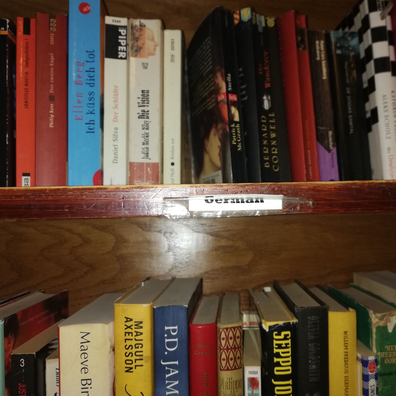 كتب تركها السياح بعد قرائتها ليستفيد بها غيرهم