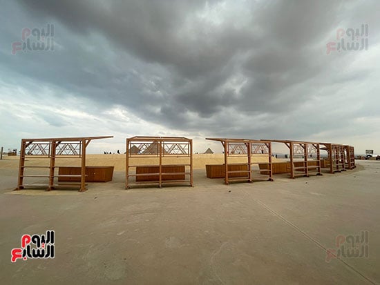 170625-منصات-بيع-الهدايا-التذكارية-في-اهرامات-الجيزة