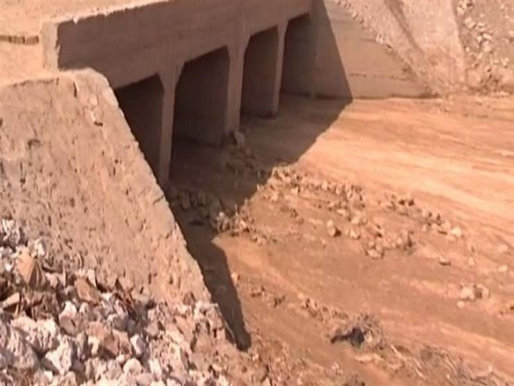 تطهير مخرات السيول