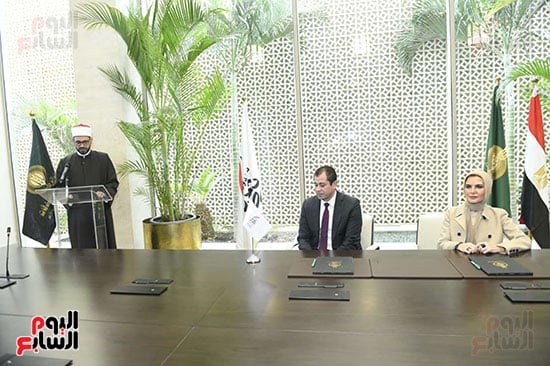 د سحر نصر وتامر عبد الفتاح يوقعات بروتوكول تعاون لدعم الفئات الأكثر احتياجا (7)