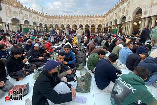 آلاف الصائمين فى حفل الإفطار