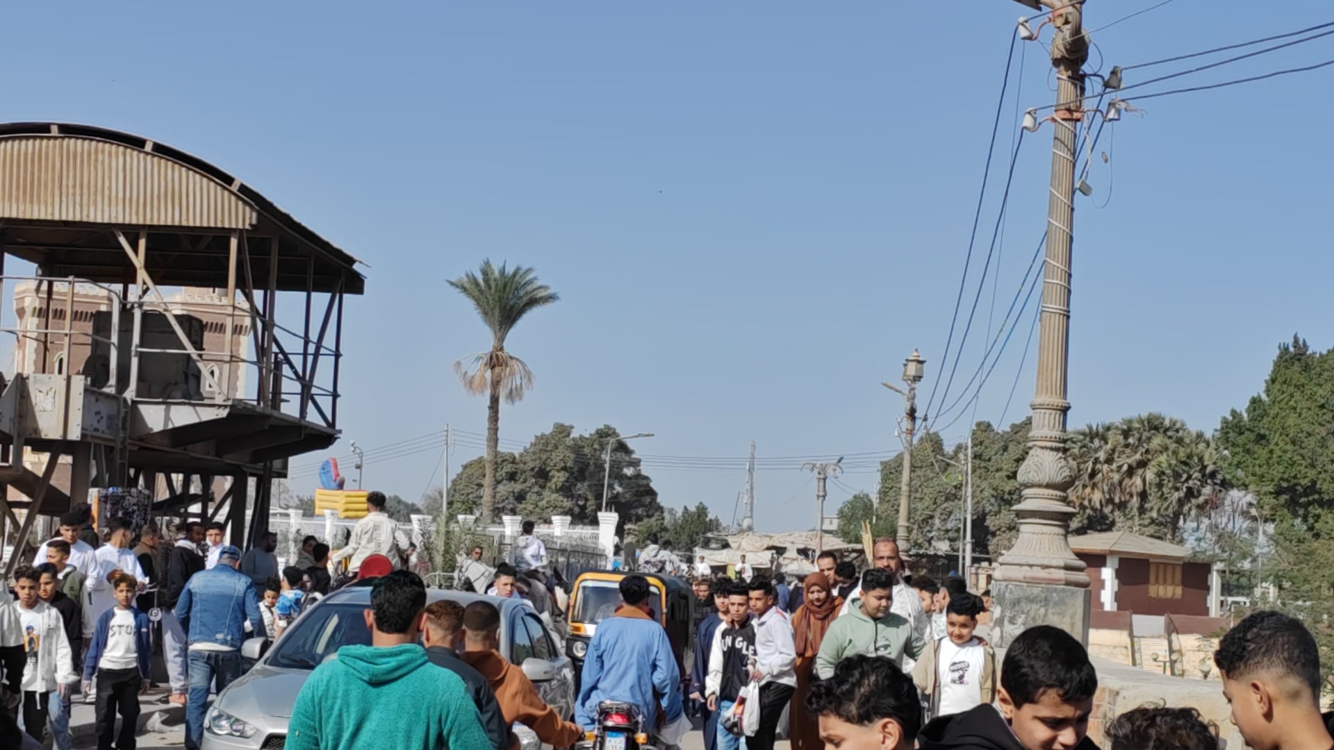 آلاف الأسر يرفعون شعار «العيد فى القناطر» وسط زحام وفرحة عارمة آلاف الأسر يرفعون شعار «العيد فى القناطر» وسط زحام وفرحة عارمة