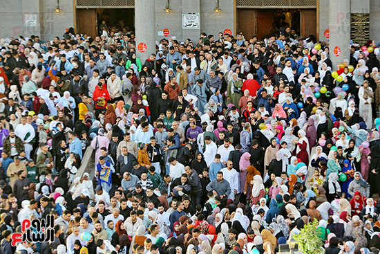 حضور كبير في اول صلاة عيد