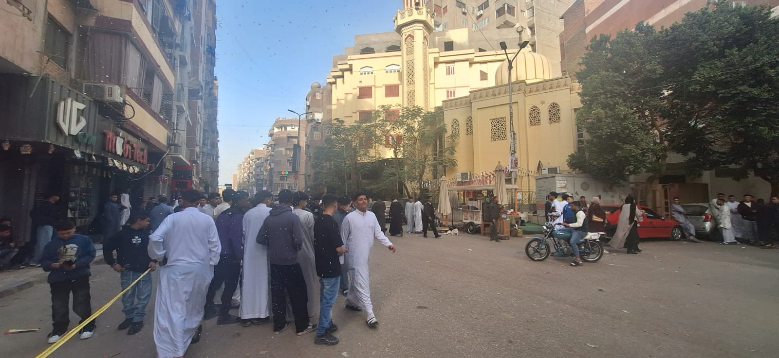 خروج الاسر بعد الصلاة