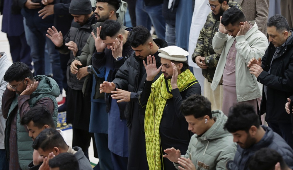 أوروبا تحتفل بعيد الفطر (4)