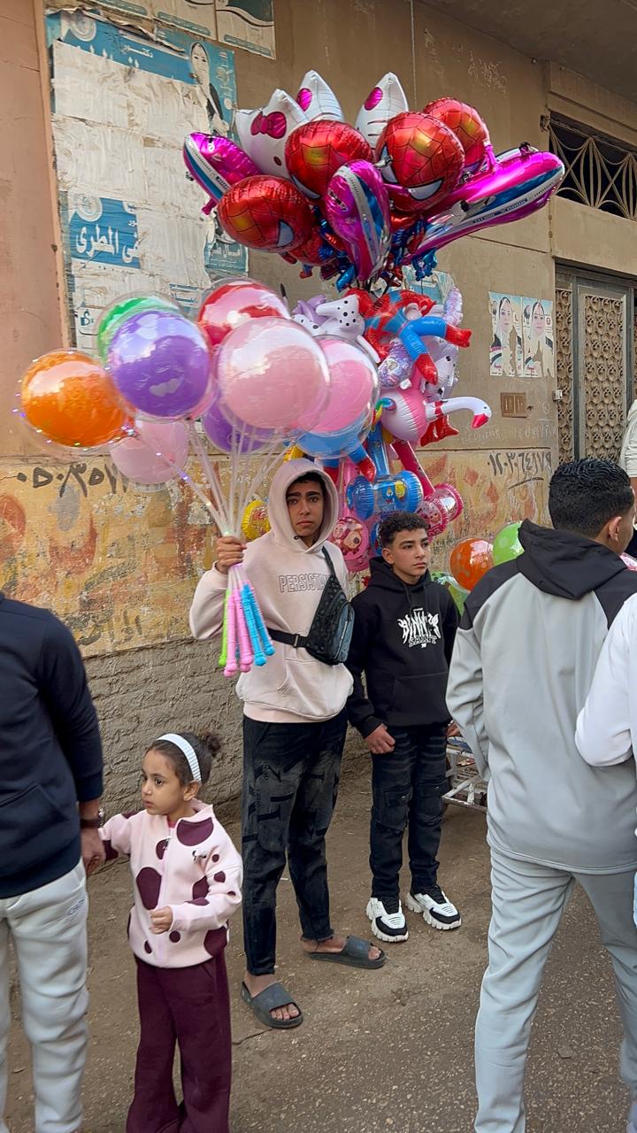 امتلاء الشوارع باللعب