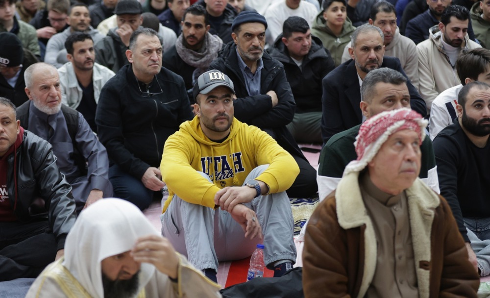 أوروبا تحتفل بعيد الفطر (9)