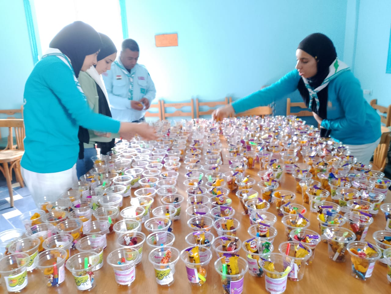 توزيع مشروبات على الاطفال