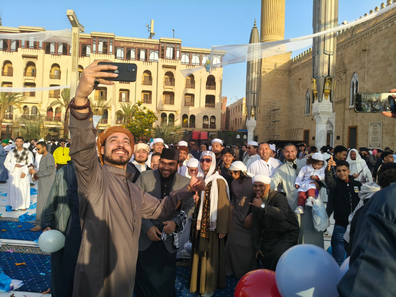  صلاة العيد بمسجد الإمام الحسين