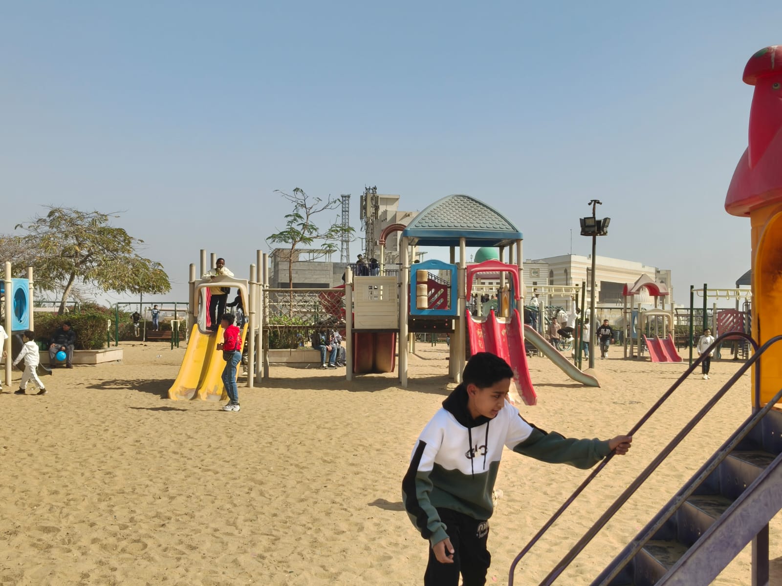 ملاهي حديقة الأزهر قبلة الزوار للاحتفال بعيد الفطر 